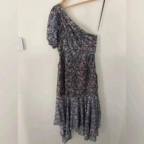 ASTR the label santorini dress. Blue floral, one shoulder size m - Picture 4 of 4